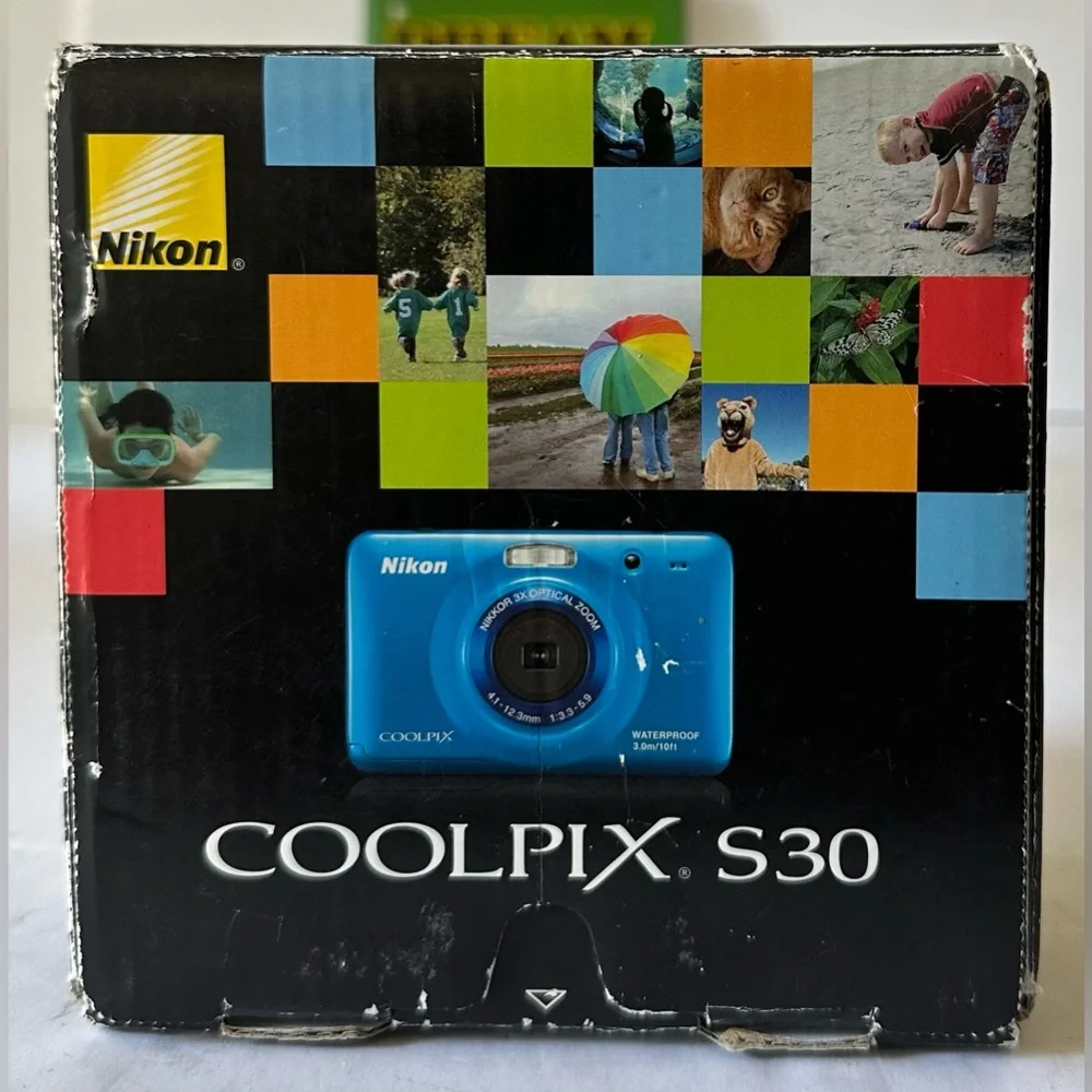 Nikon Coolpix White S30 10.1MP Waterproof Shockproof Digital Camera UNTESTED